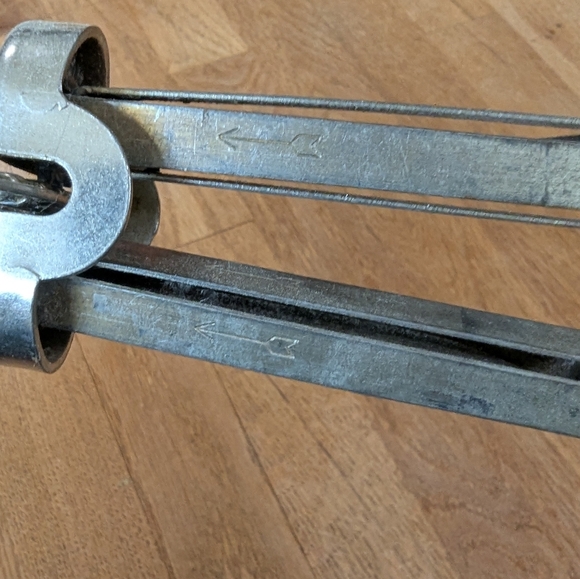 Vintage Silver Hand-Crank Egg Beater Kitchen Tool - Picture 7 of 7